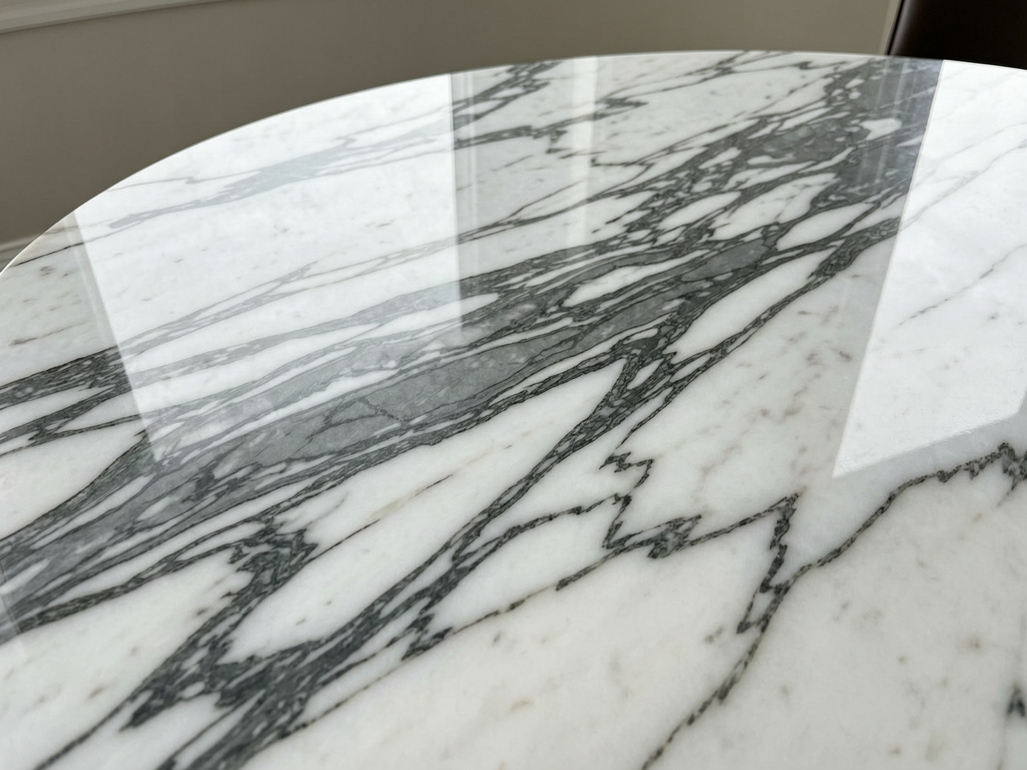 AI 生成图片，模型：wan2.7-image-pro